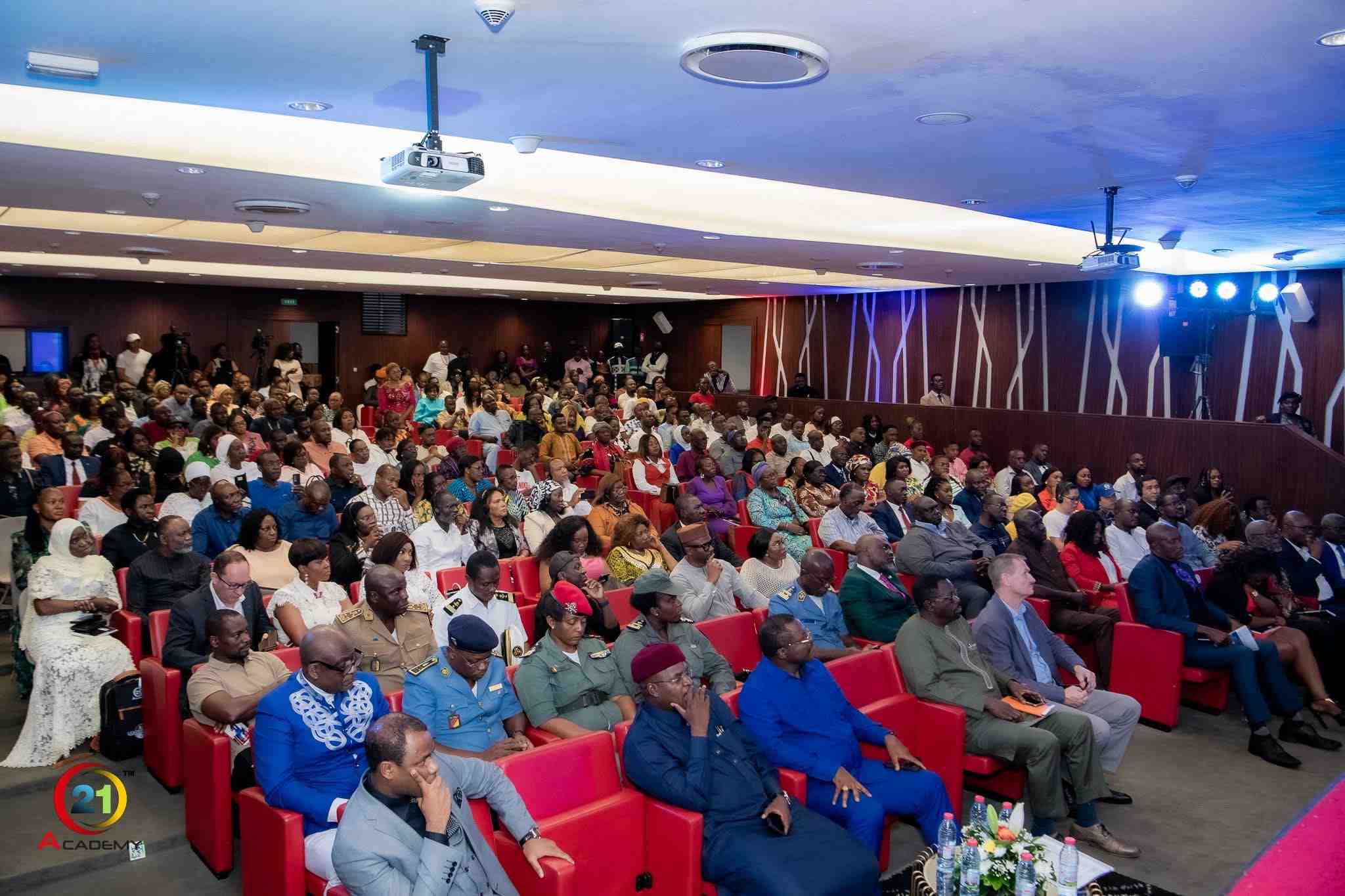 Roul Ruben Njionou || KRYSTAL PALACE HÔTEL DOUALA, CONFÉRENCE DÉDICAE DES LIVRES ''MARKETING DE RÉSEAU PLUS QU'UNE PROFESSION'' ET ''POURQUOI LE MARKETING DE RÉSEAU.''